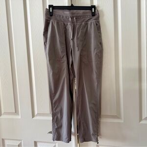 lululemon athletica Women's Gray Cropped Nylon Active Pants Size 4